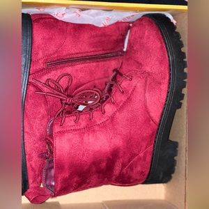 Women burgundy size 7.5